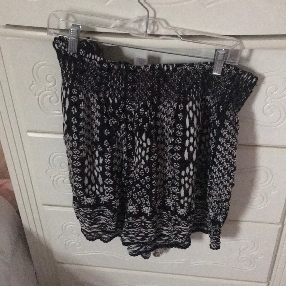 Flowy elastic shorts